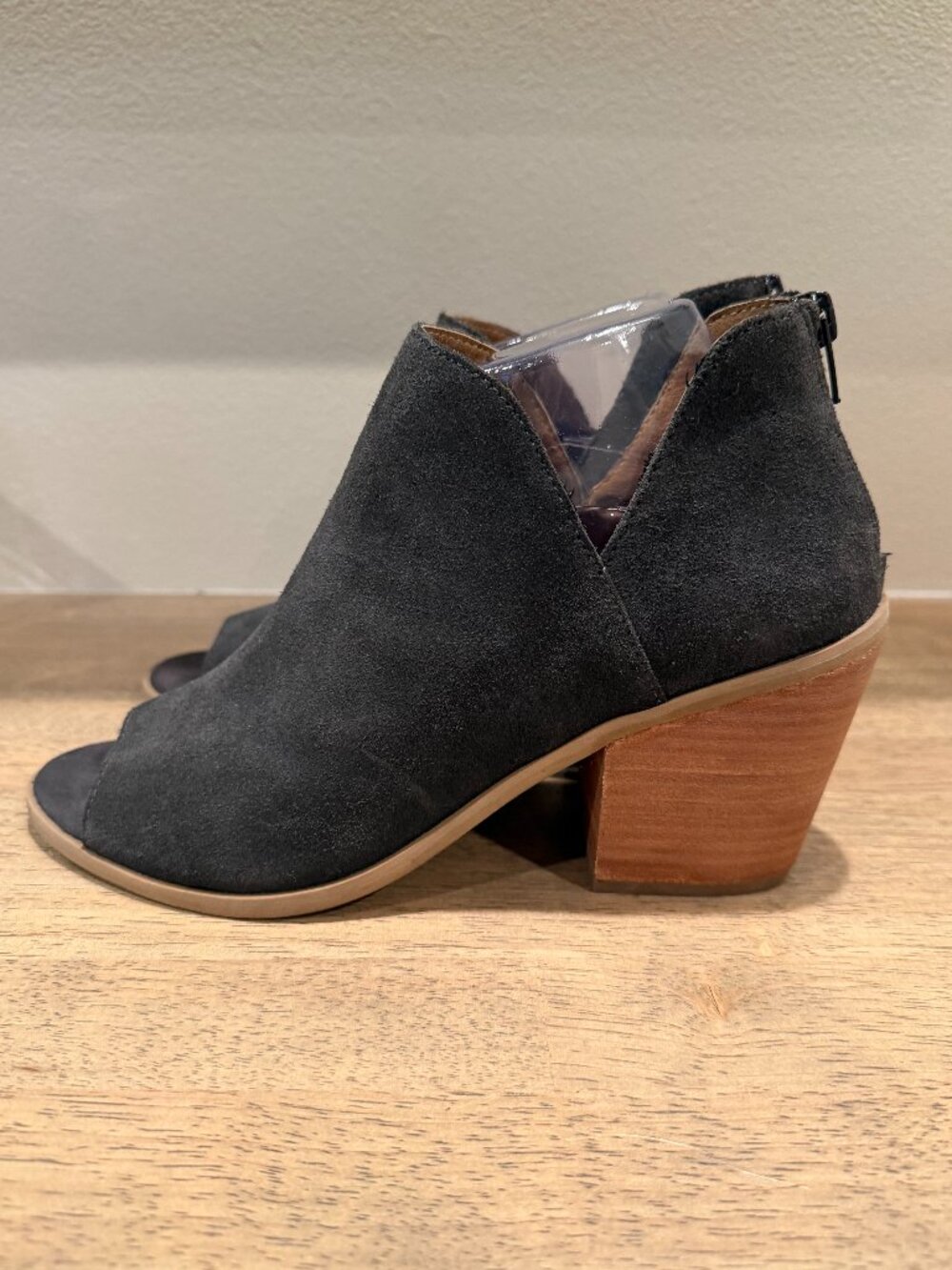 Susina Black Suede Peep Toe Ankle Booties Block Heel Back Zip 8.5